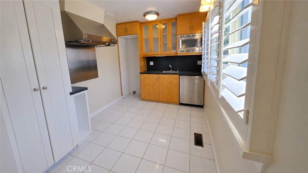 1461 Glenneyre B Property Photo 7