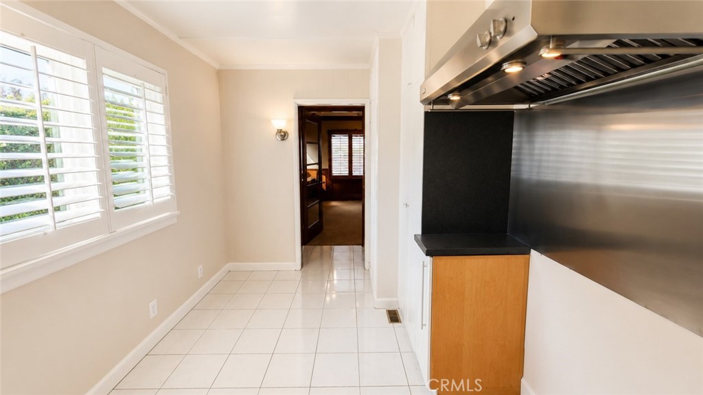 1461 Glenneyre B Property Photo 8