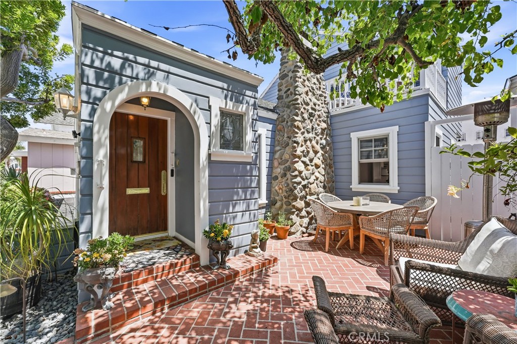 1617 E Balboa Boulevard Property Photo 1