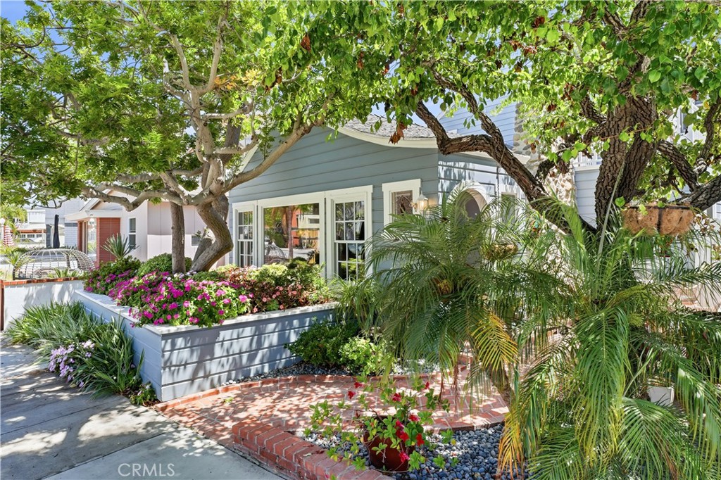1617 E Balboa Boulevard Property Photo 2