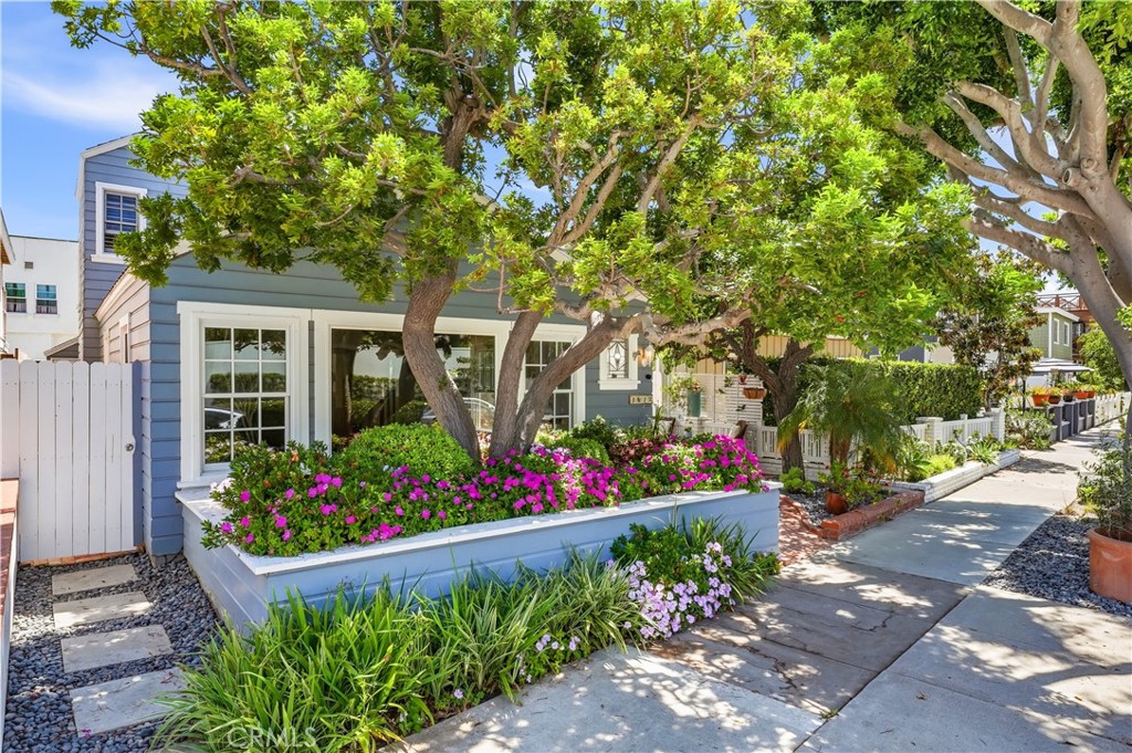 1617 E Balboa Boulevard Property Photo 3