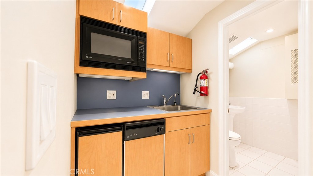 1461 Glenneyre C Property Photo 8