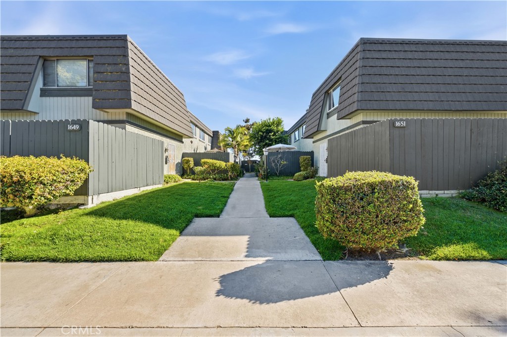 1651 Iowa Street C Property Photo 3
