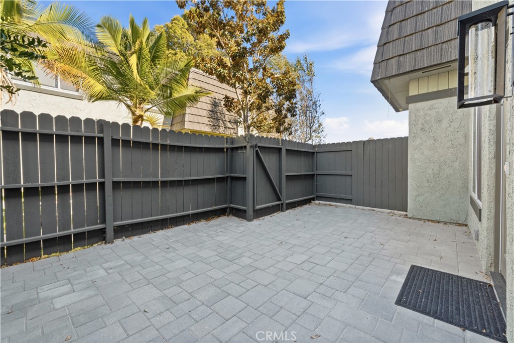 1651 Iowa Street C Property Photo 4