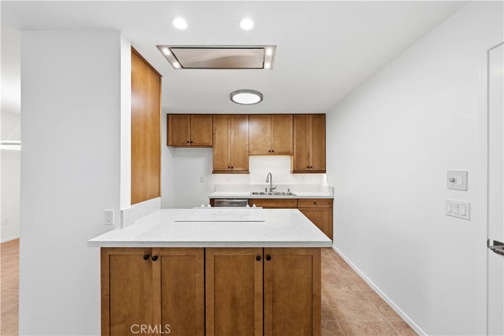 1651 Iowa Street C Property Photo 6