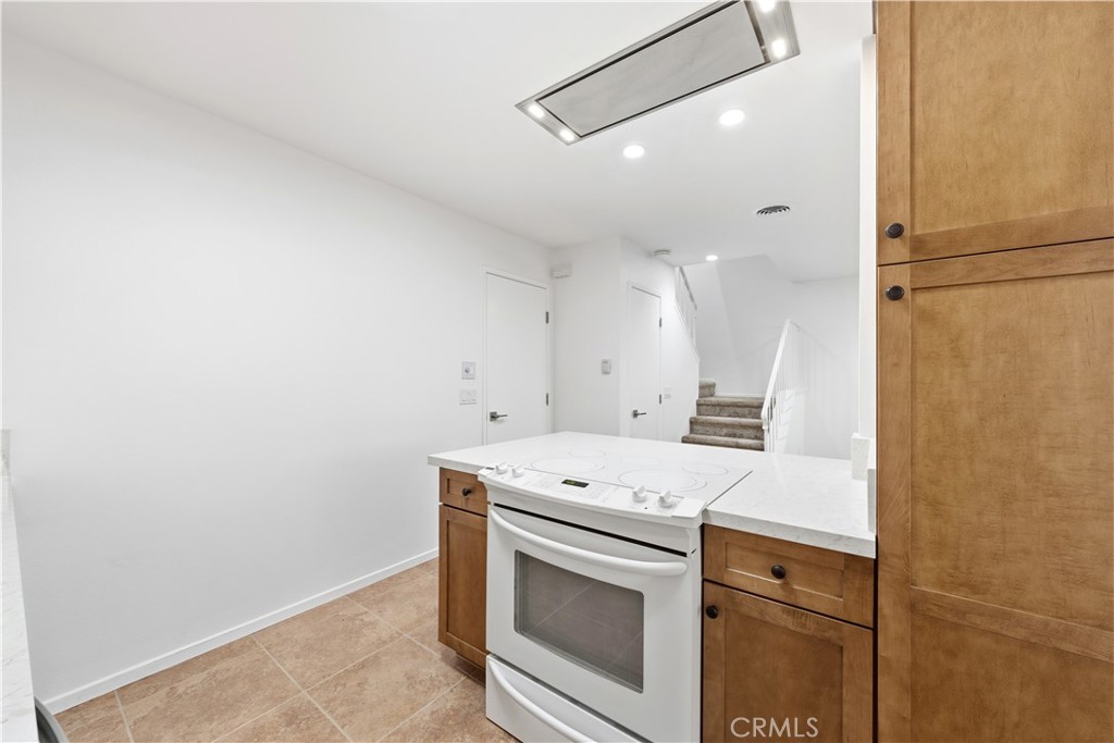 1651 Iowa Street C Property Photo 7