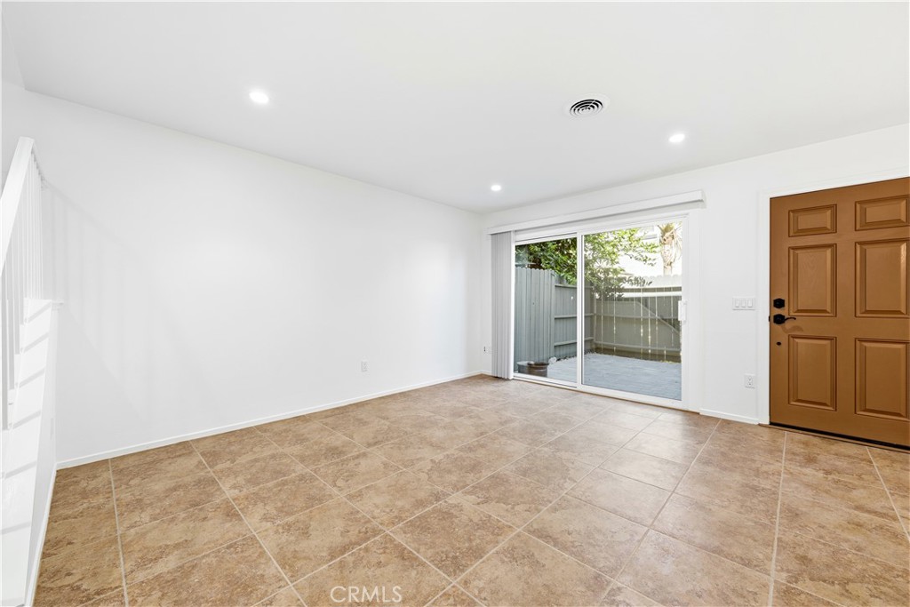 1651 Iowa Street C Property Photo 8