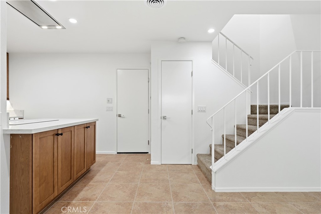 1651 Iowa Street C Property Photo 12