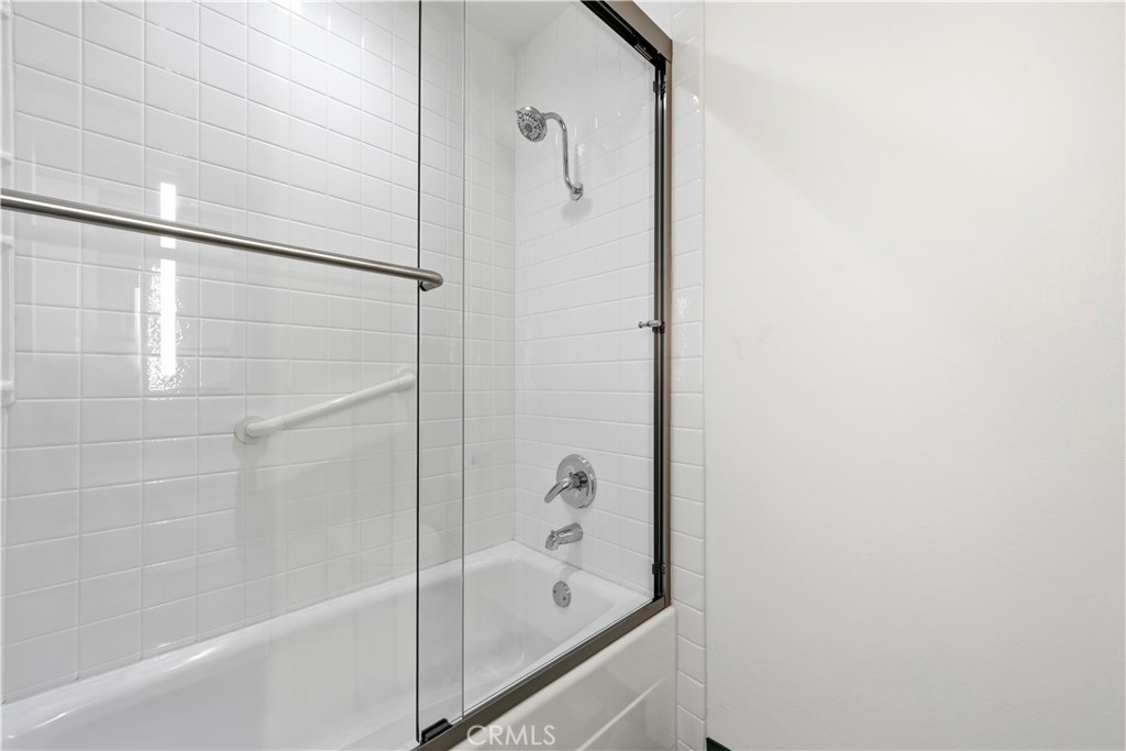1651 Iowa Street C Property Photo 15