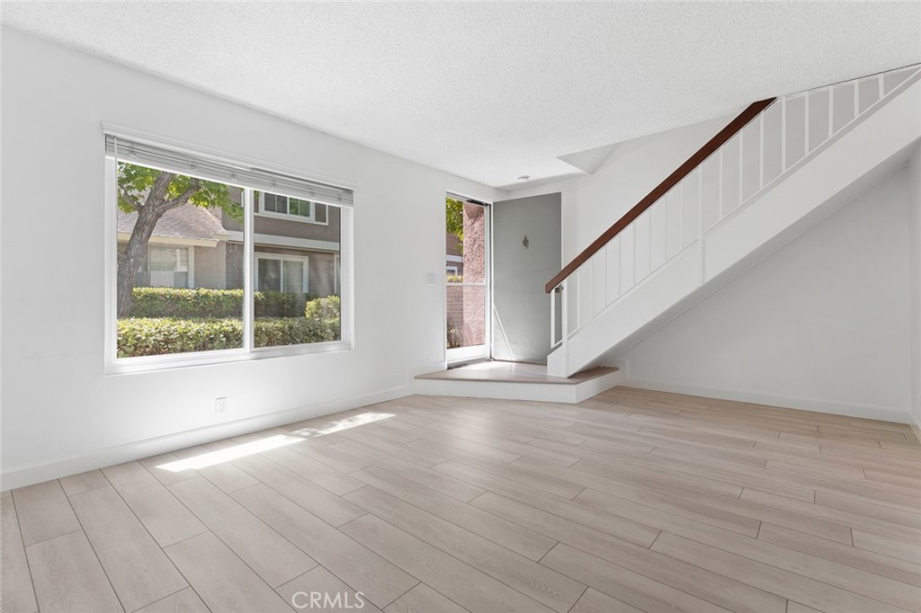 17 Hollowglen Property Photo 2