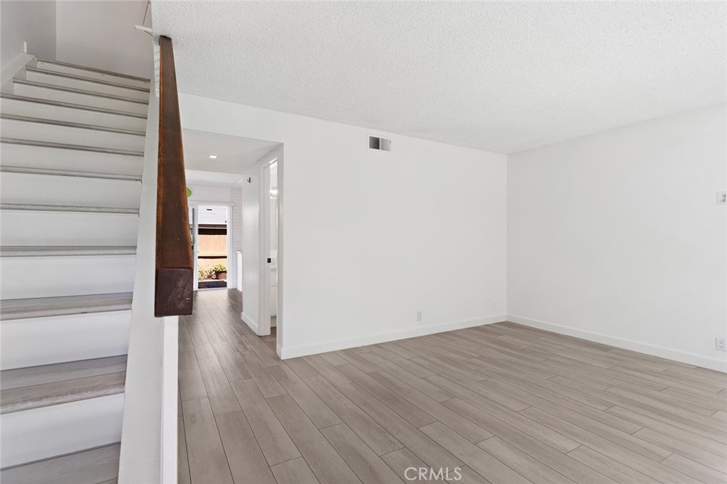 17 Hollowglen Property Photo 3