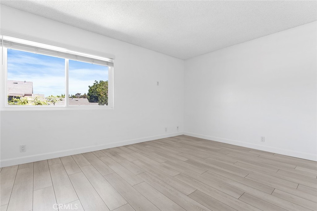 17 Hollowglen Property Photo 11