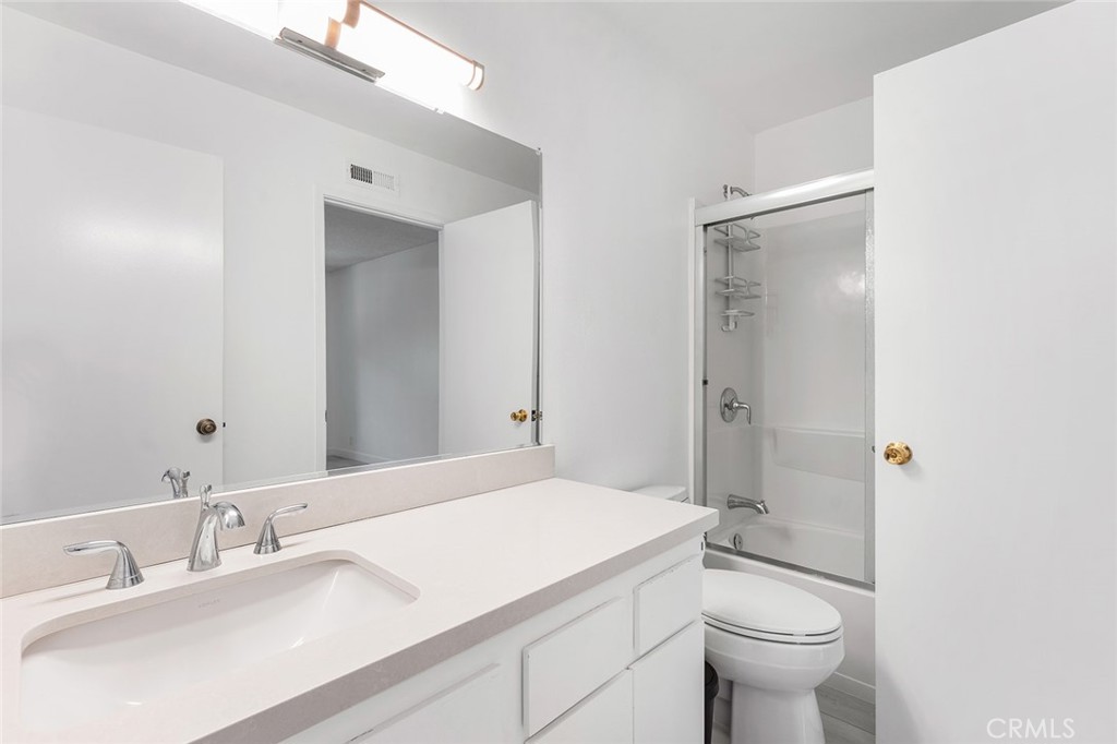 17 Hollowglen Property Photo 13