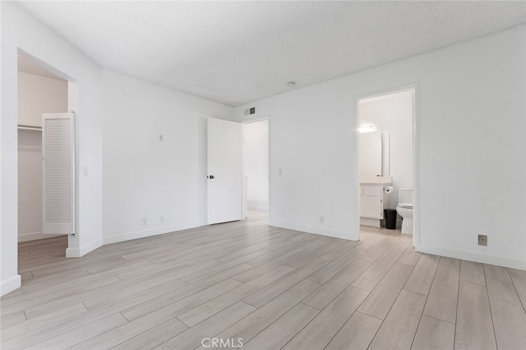 17 Hollowglen Property Photo 14