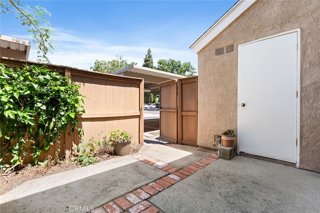 17 Hollowglen Property Photo 17