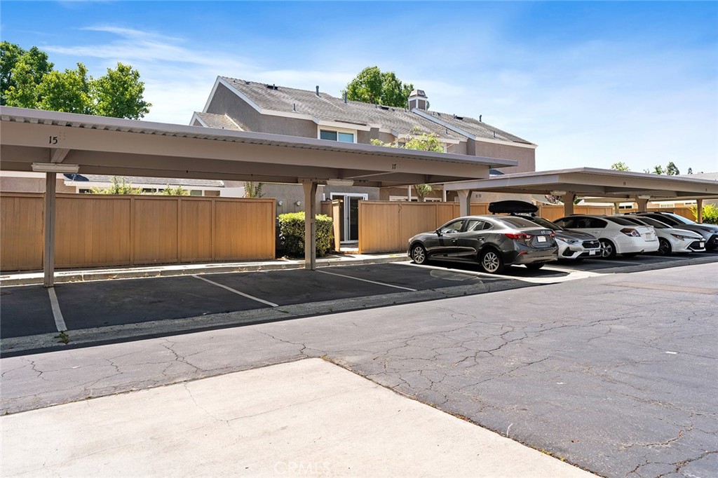 17 Hollowglen Property Photo 18