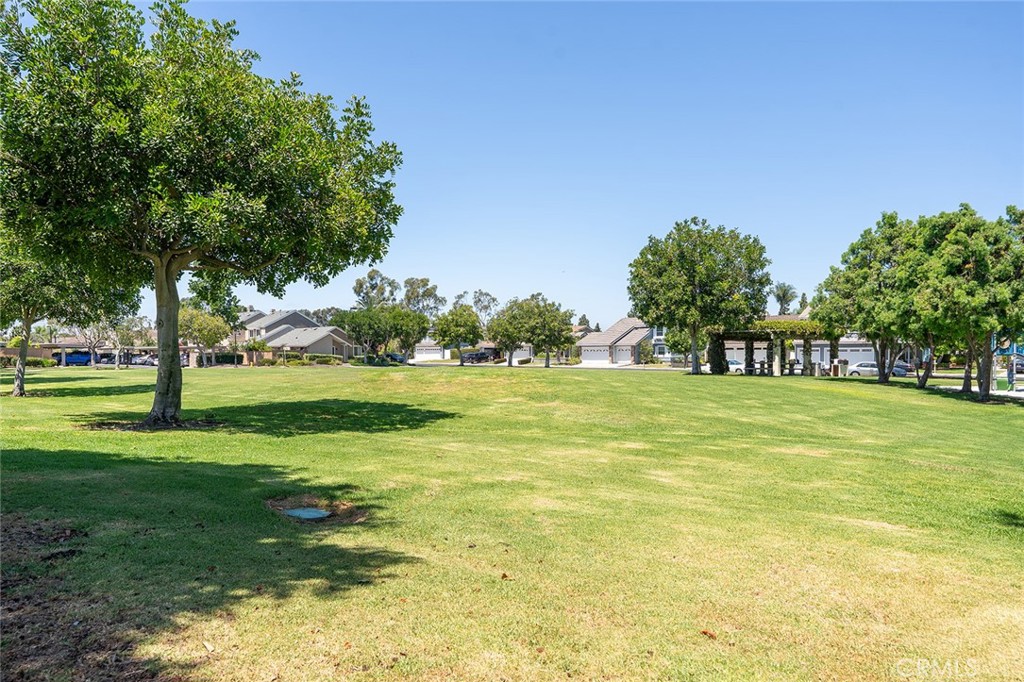 17 Hollowglen Property Photo 19