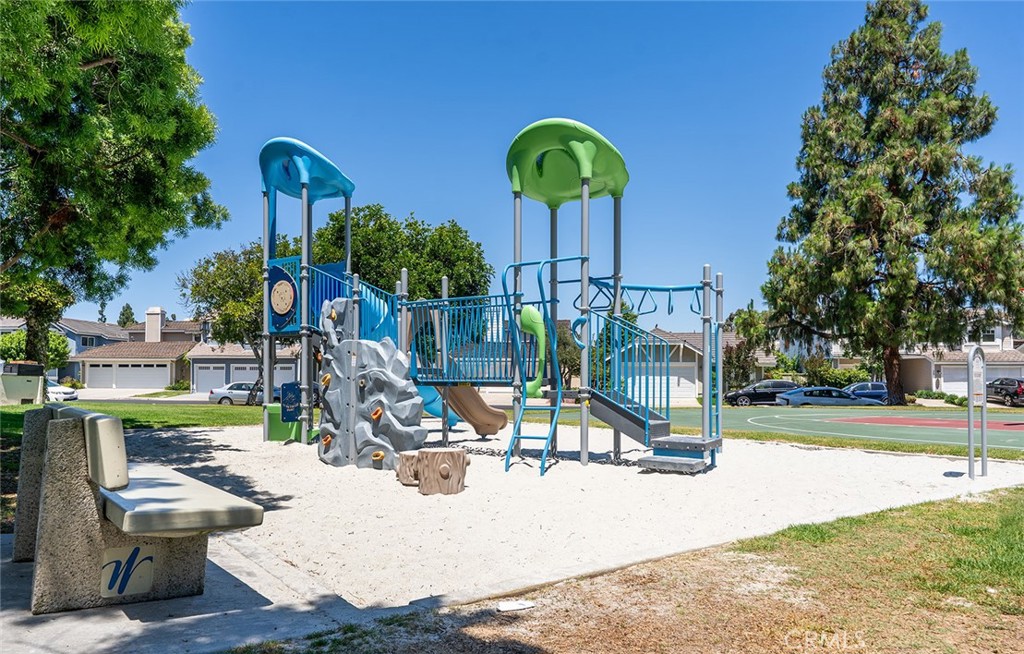 17 Hollowglen Property Photo 20