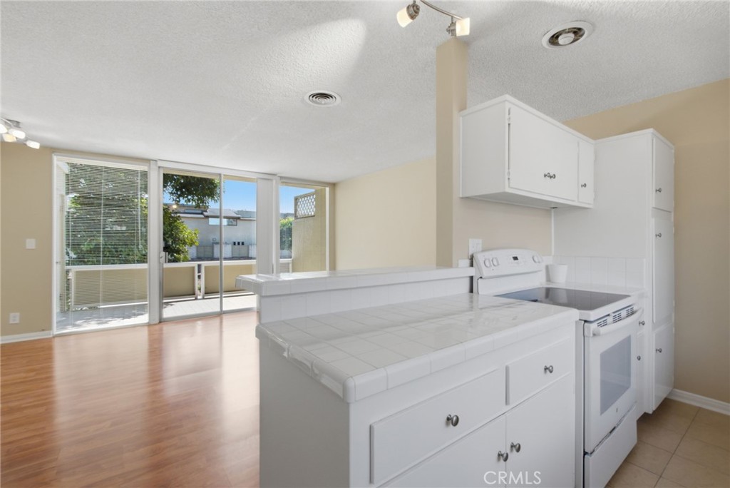 4300 Shorecrest Property Photo 10