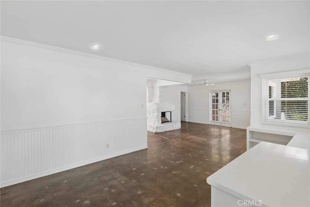 241 E 21st Street Property Photo 3