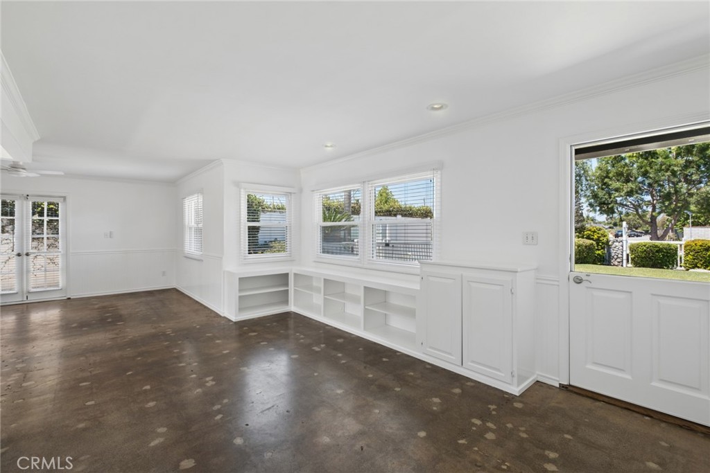 241 E 21st Street Property Photo 4