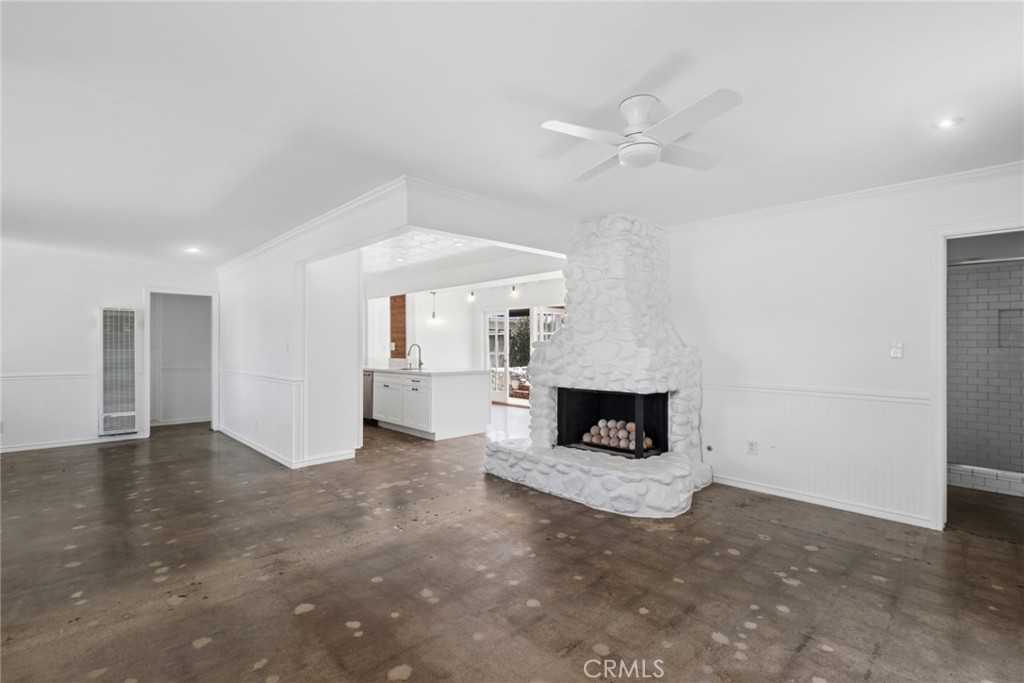 241 E 21st Street Property Photo 6