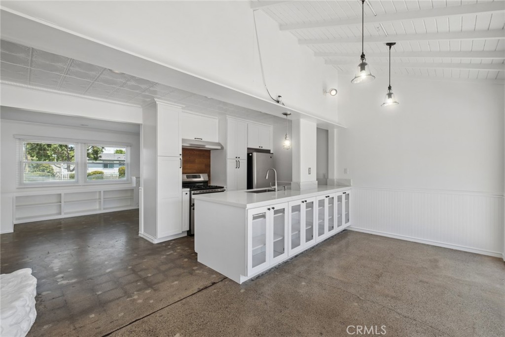 241 E 21st Street Property Photo 9