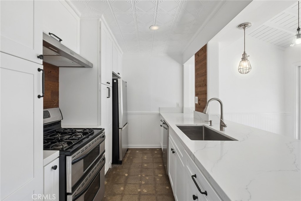 241 E 21st Street Property Photo 11