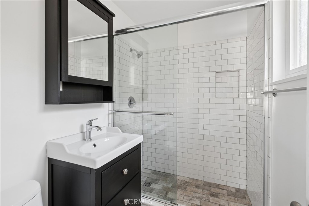 241 E 21st Street Property Photo 12