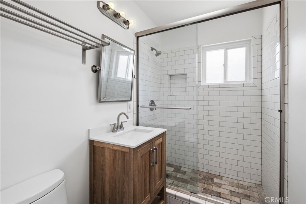 241 E 21st Street Property Photo 14
