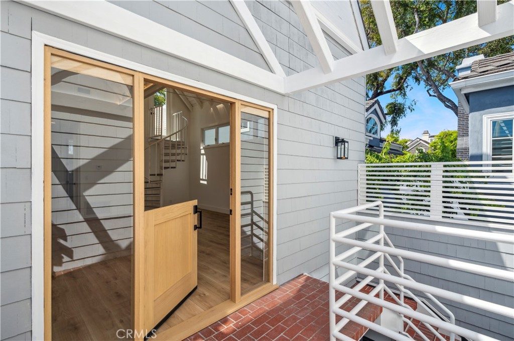 439 1/2 Carnation Avenue Property Photo 1
