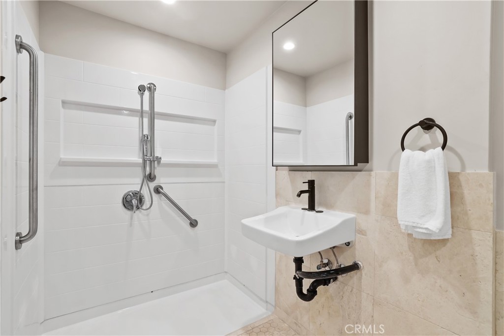 366 Villa Point Property Photo 29