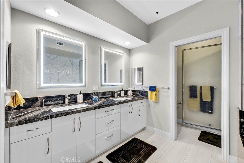 270 Cagney 207 Property Photo 15