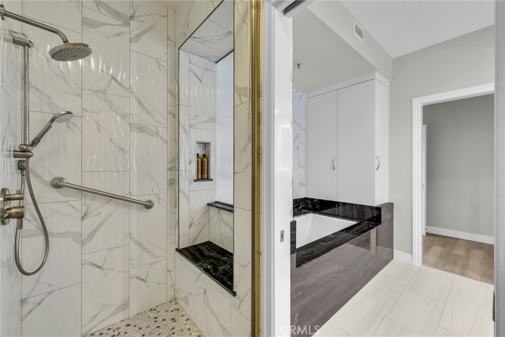 270 Cagney 207 Property Photo 16