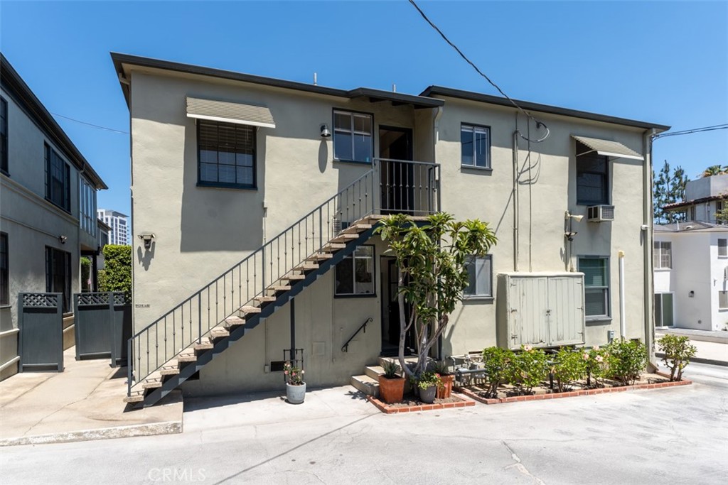1235 S Beverly Glen Boulevard Property Photo 5