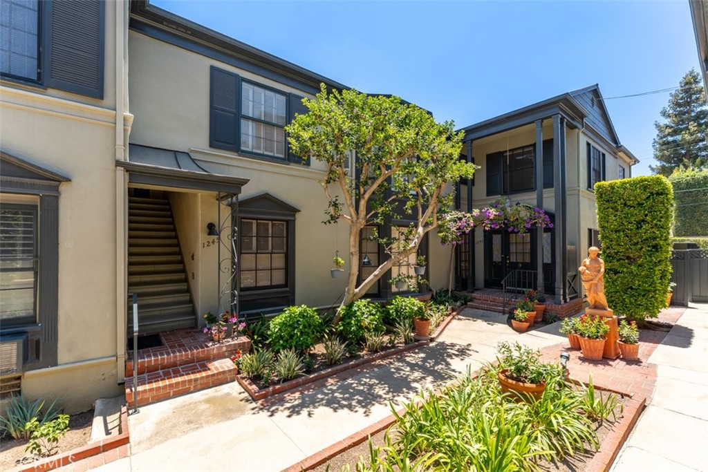 1235 S Beverly Glen Boulevard Property Photo 6