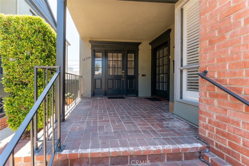 1235 S Beverly Glen Boulevard Property Photo 19