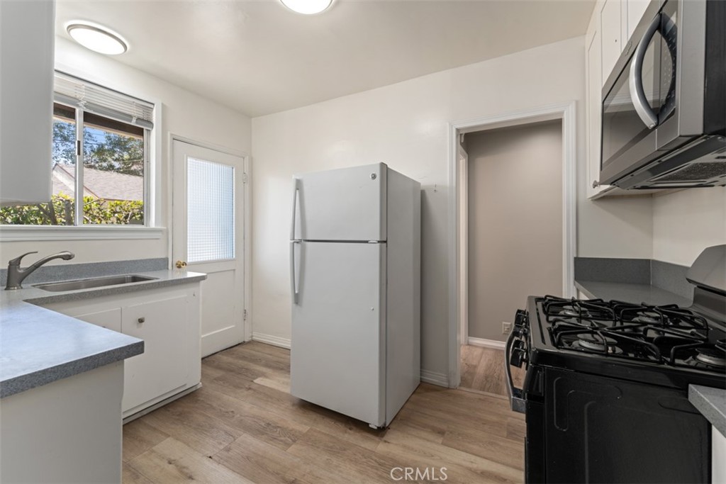1235 S Beverly Glen Boulevard Property Photo 24