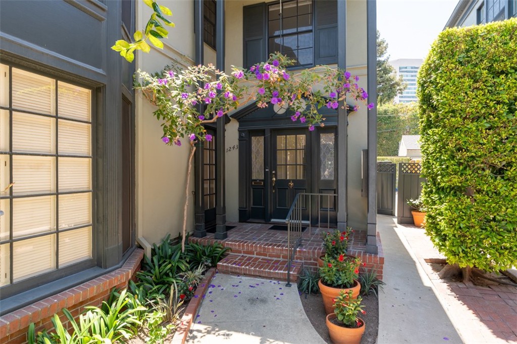 1235 S Beverly Glen Boulevard Property Photo 30