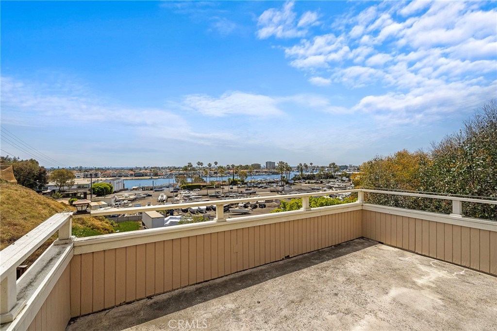 2209 Cliff Drive Property Photo 15
