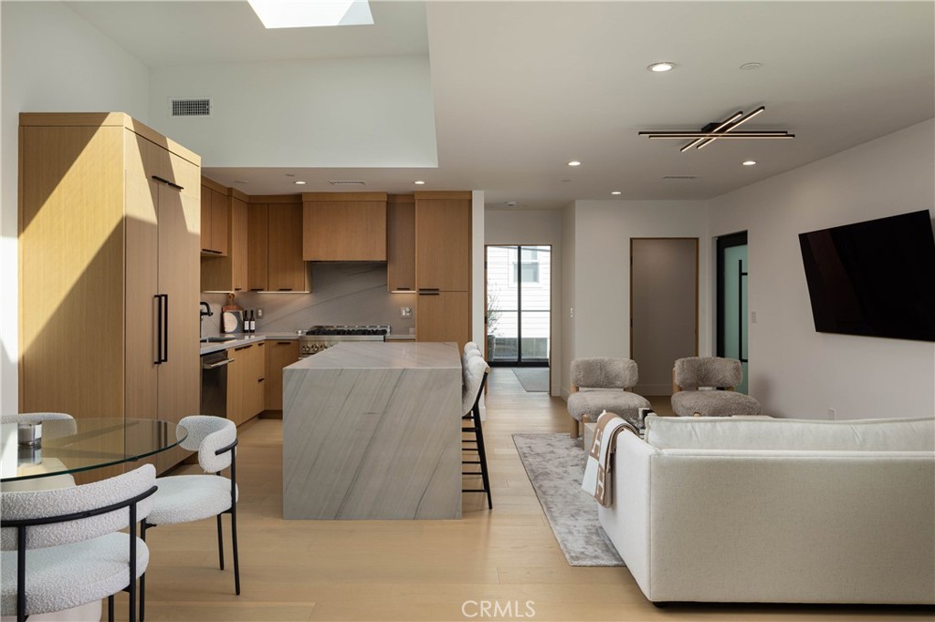 716 1/2 Orchid Avenue Property Photo 8