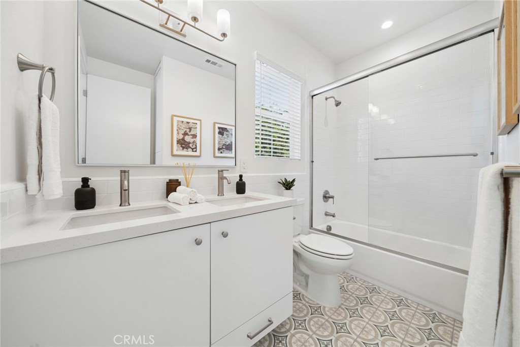 374 Hamilton St B101 Property Photo 12
