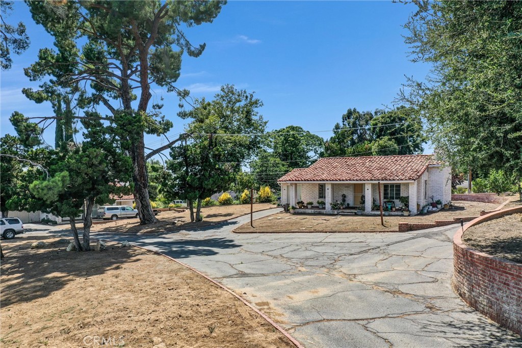 9385 Oak Glen Road Property Photo 3
