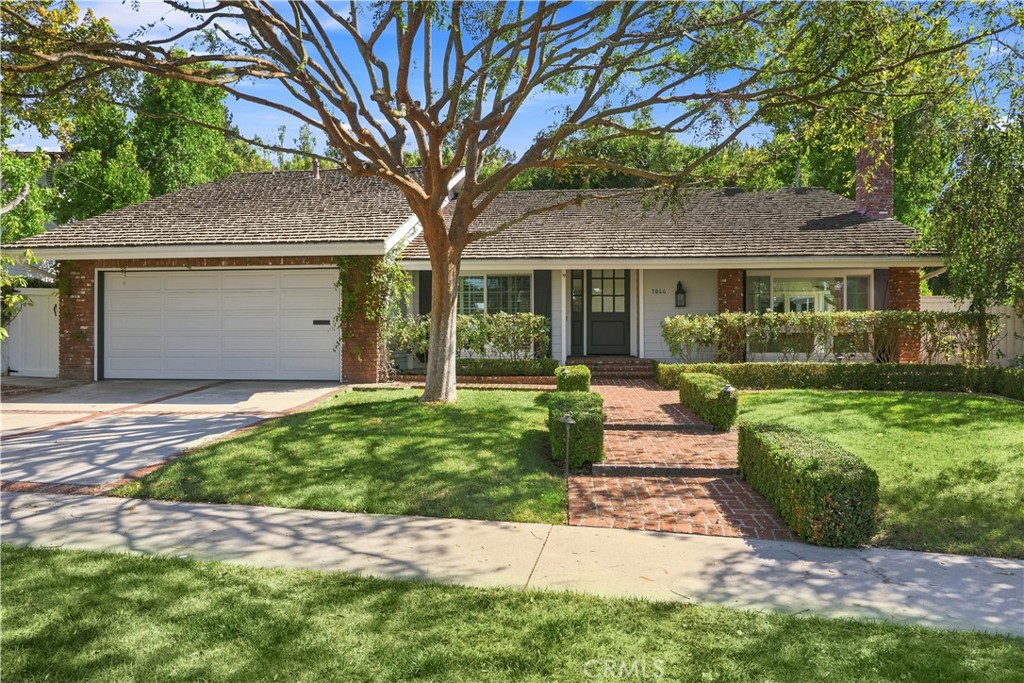 1844 Newport Hills E Property Photo 1