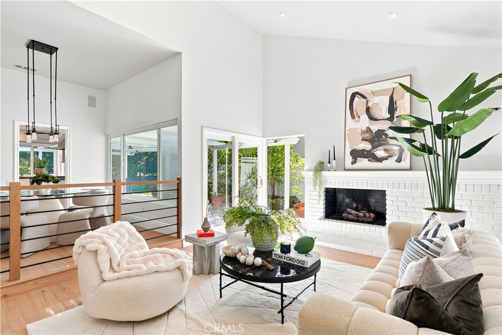 1844 Newport Hills E Property Photo 10