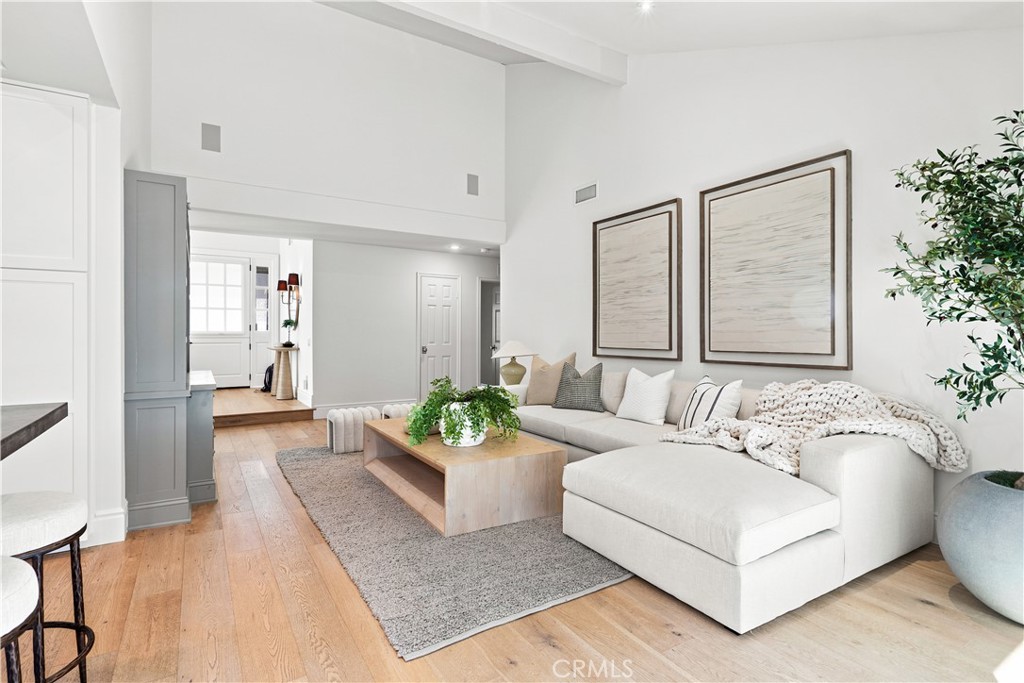 1844 Newport Hills E Property Photo 18