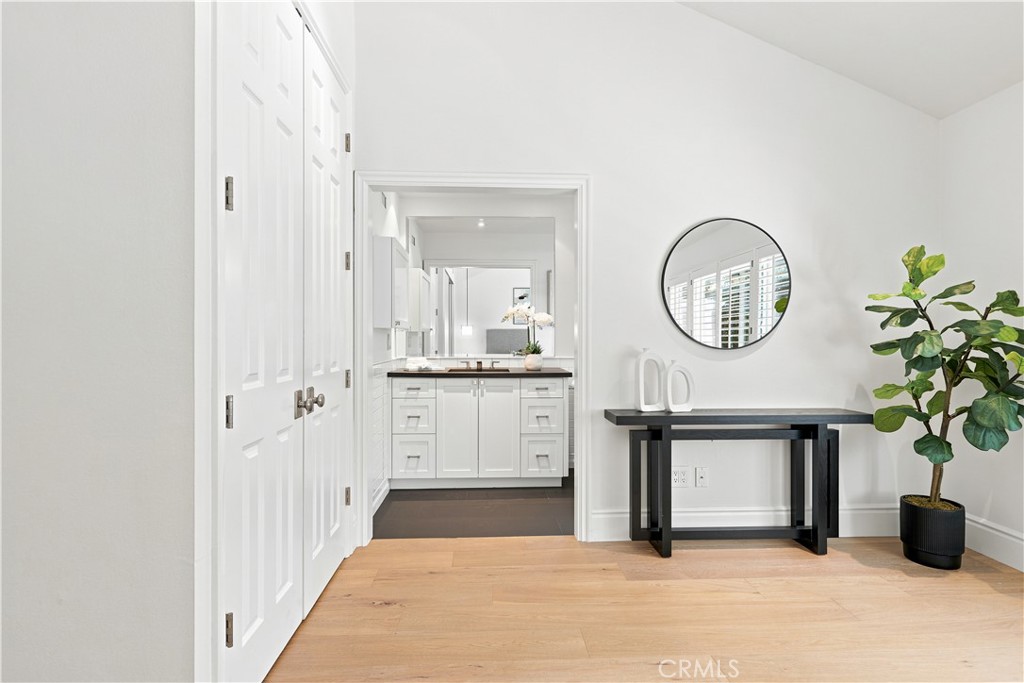 1844 Newport Hills E Property Photo 27