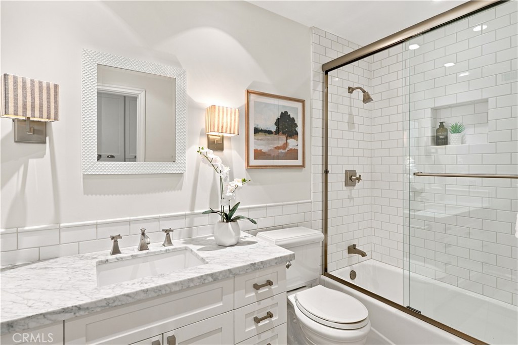 1844 Newport Hills E Property Photo 28