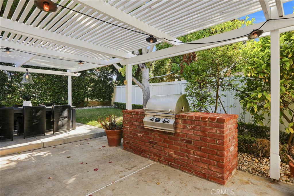 1844 Newport Hills E Property Photo 33