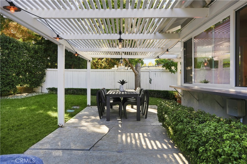 1844 Newport Hills E Property Photo 34